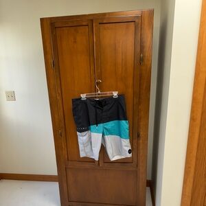 RIPCURL men’s board shorts size 33 10 in inseam velcro thigh pocket #springbreak